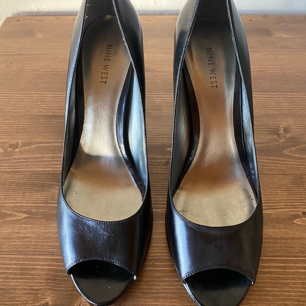 Nine West open toe pumps 9.5M
